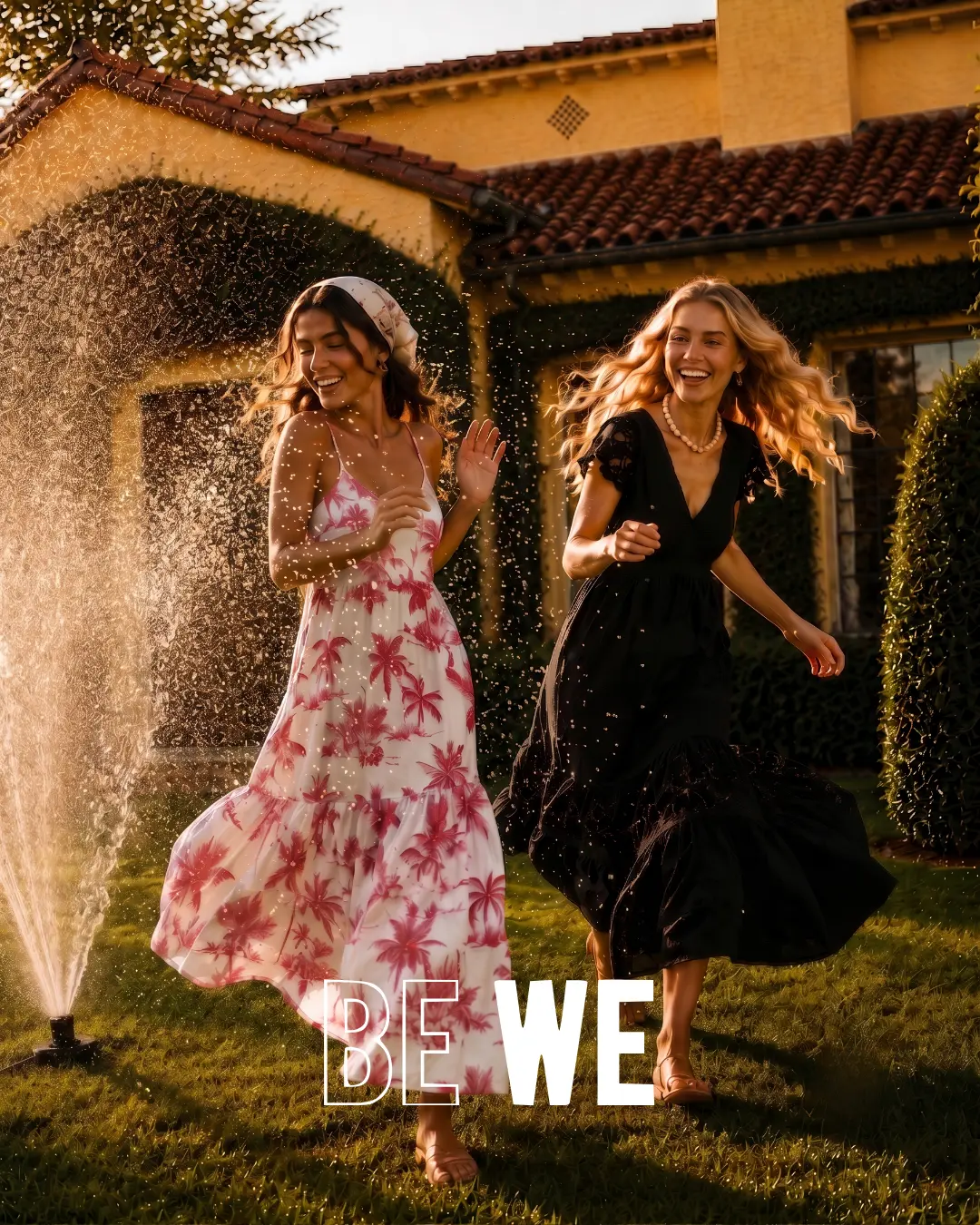 Campanha BE WE com dois looks em jardim ao pôr do sol